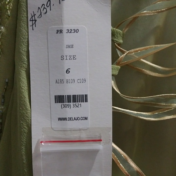 Dress - Picture 4 of 4